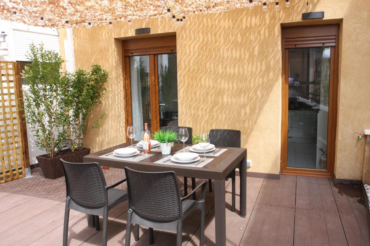 Edificio Privado Con Terraza Apartment Haro Ngoại thất bức ảnh